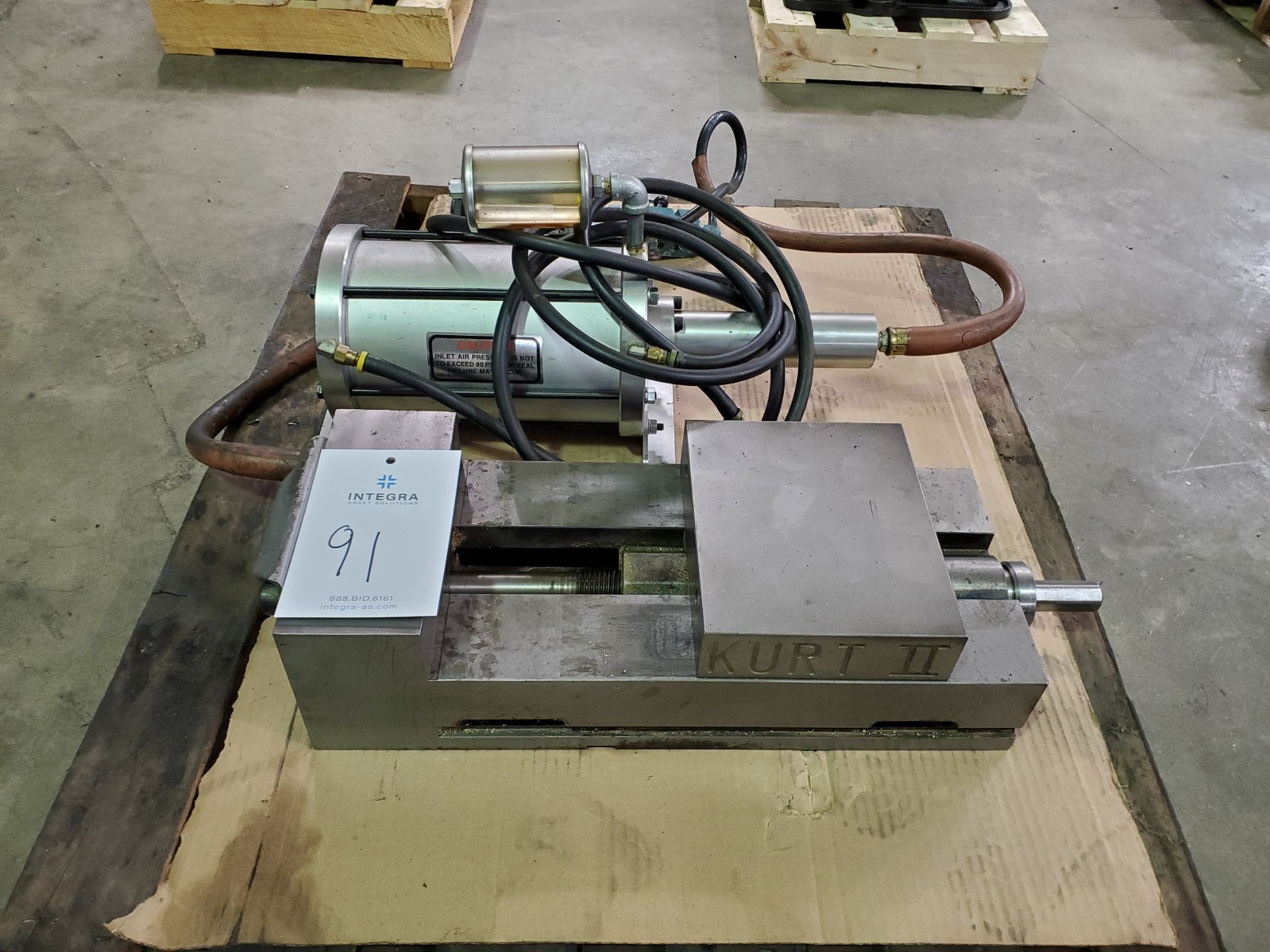 Kurt #PTH800A 8" Pneumatic Machine Vise