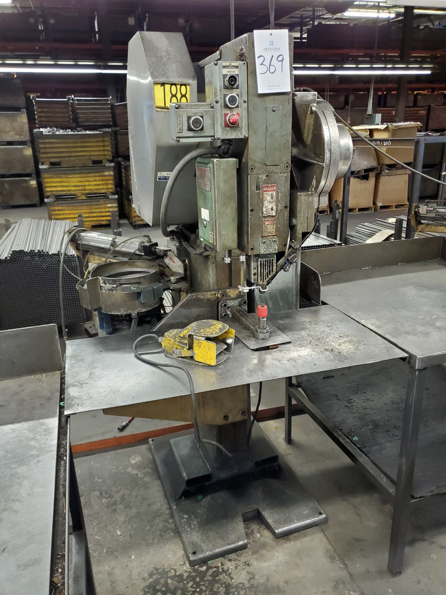 National Rivet & Manufacturing, 1200 Rivet Machine with Rotary Feeder