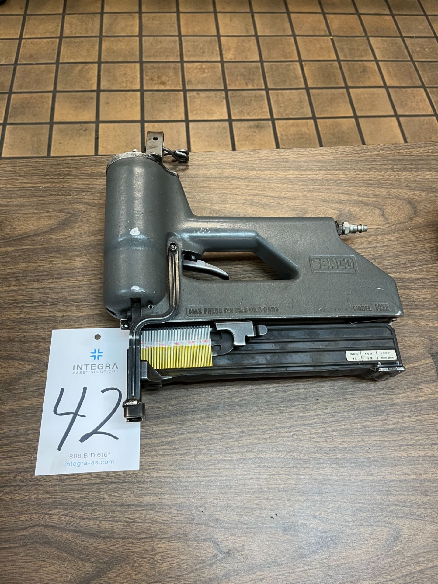 Senco M II Pneumatic Staple Gun