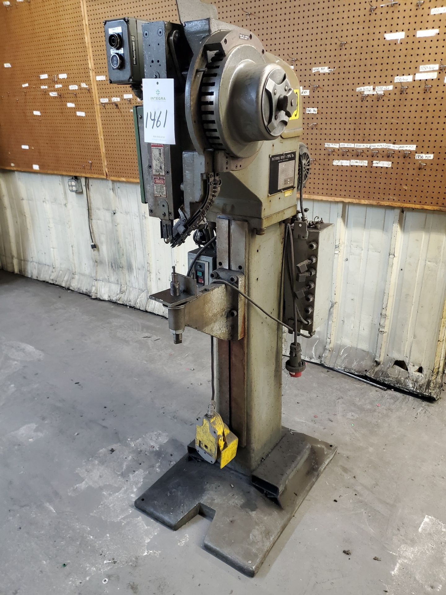 National Rivet & Manufacturing 800 Riveter - Image 2 of 2