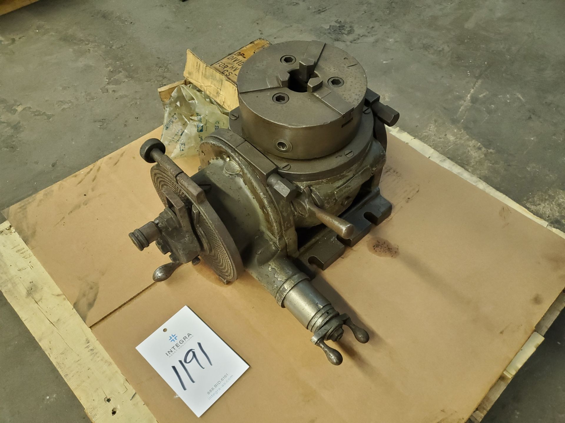 Dividing Head w/ 7" 3-Jaw Chuck