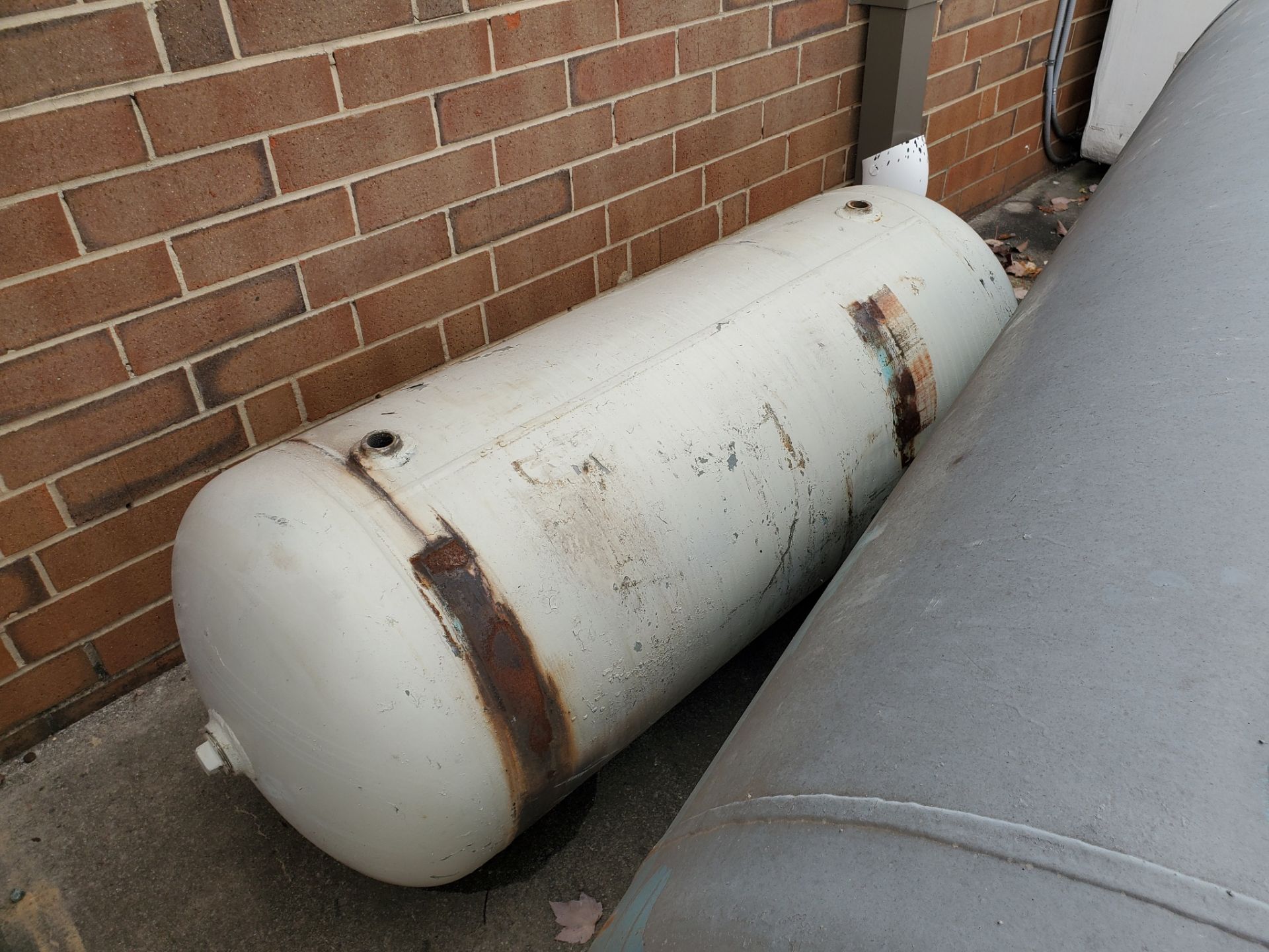 (2) Assorted Vertical Air Receiver Tanks - Image 2 of 2