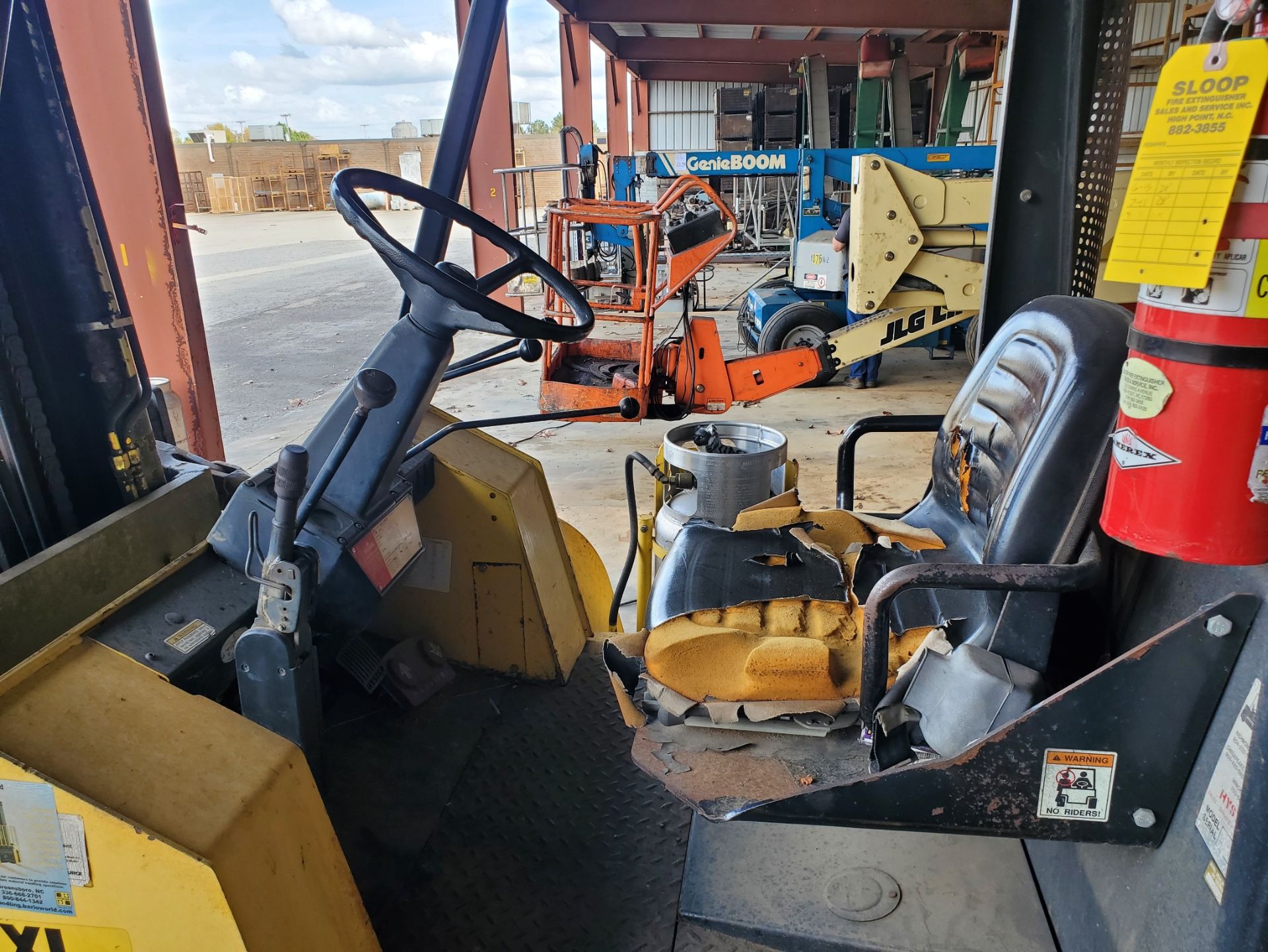 Hyster H155XL 12,000-Lb LPG Forklift Truck - Image 4 of 5