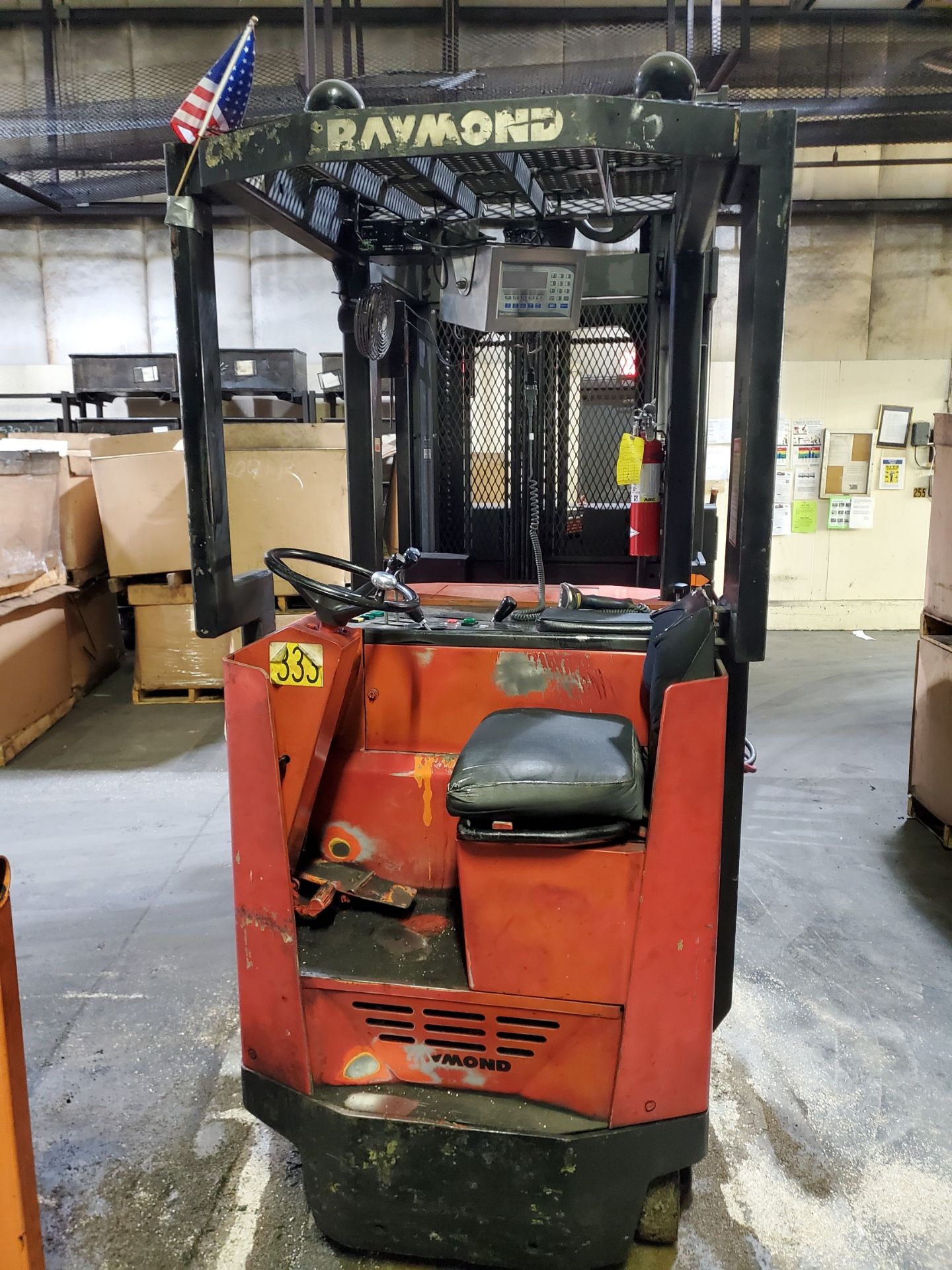 Raymond 80-CSR40TT 4,000-Lb Swing Reach Electric Forklift - Image 4 of 5