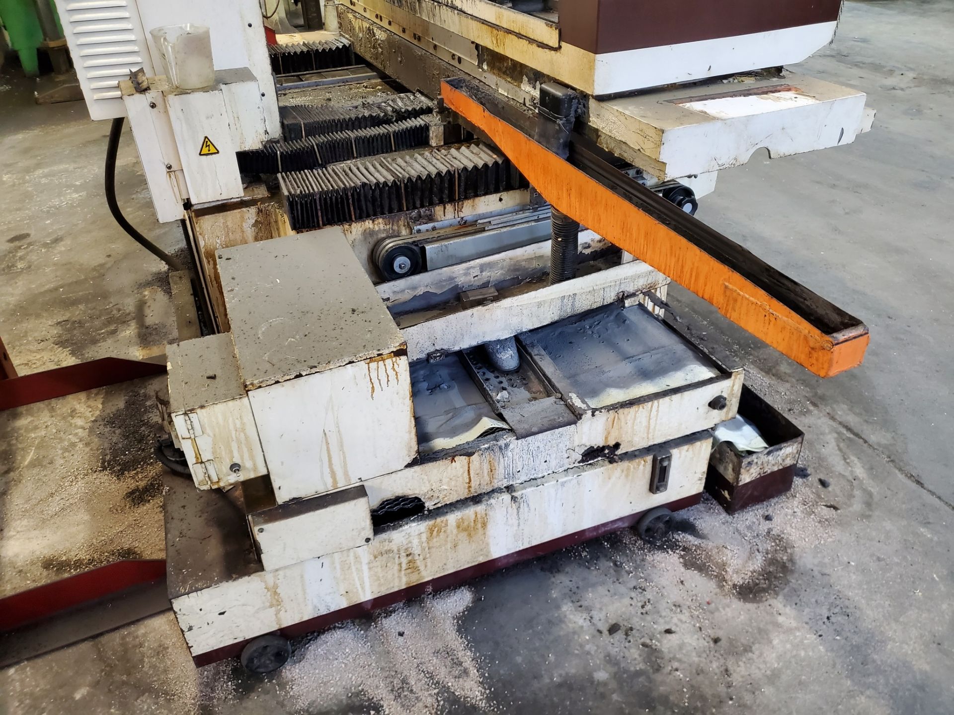 Chevalier FSG-1640AD 16" x 40" Automatic Hydraulic Surface Grinder - Image 3 of 4