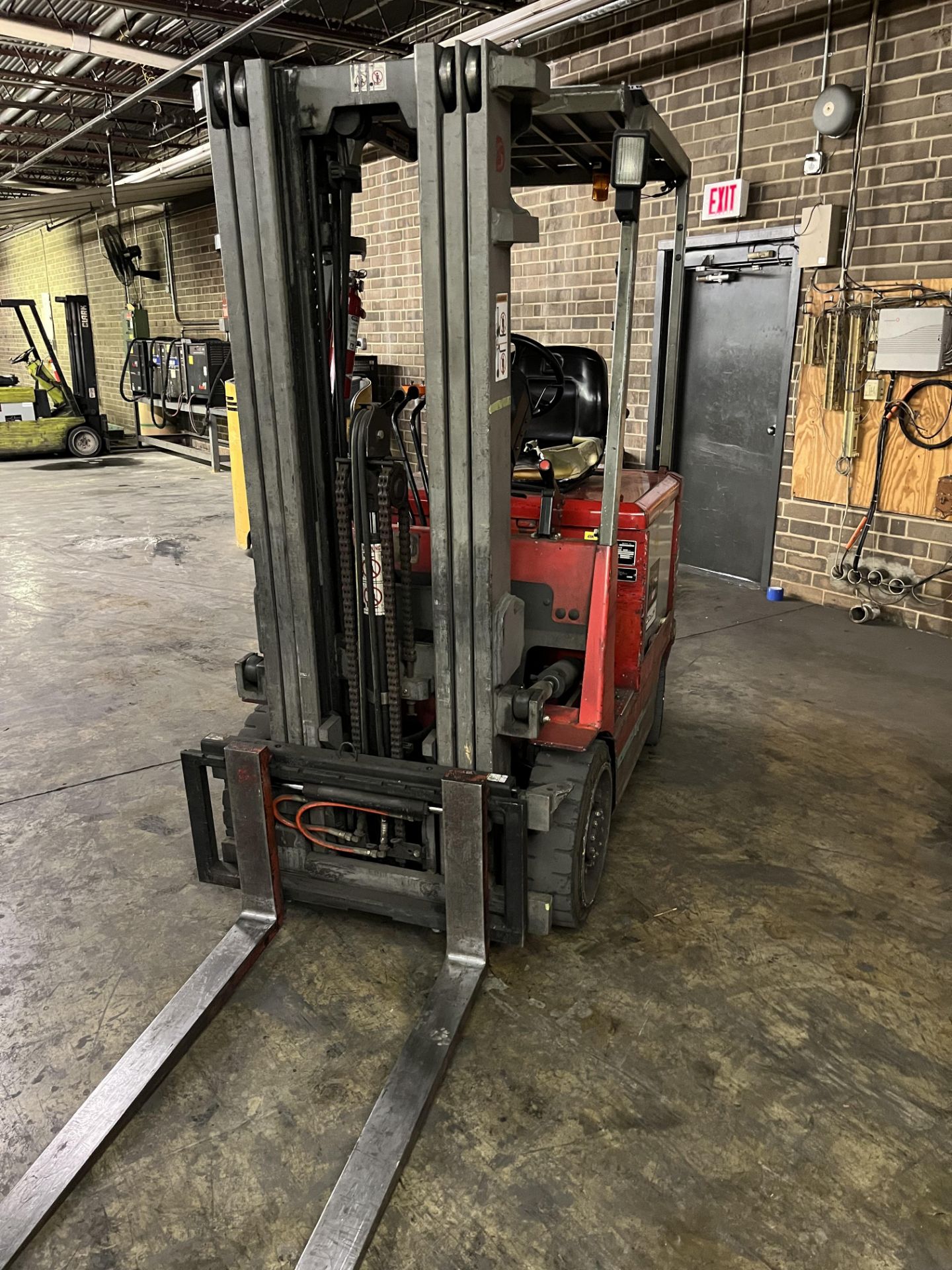 Raymond DSD50 5,000-Lb Electric Forklift Truck - Image 4 of 5