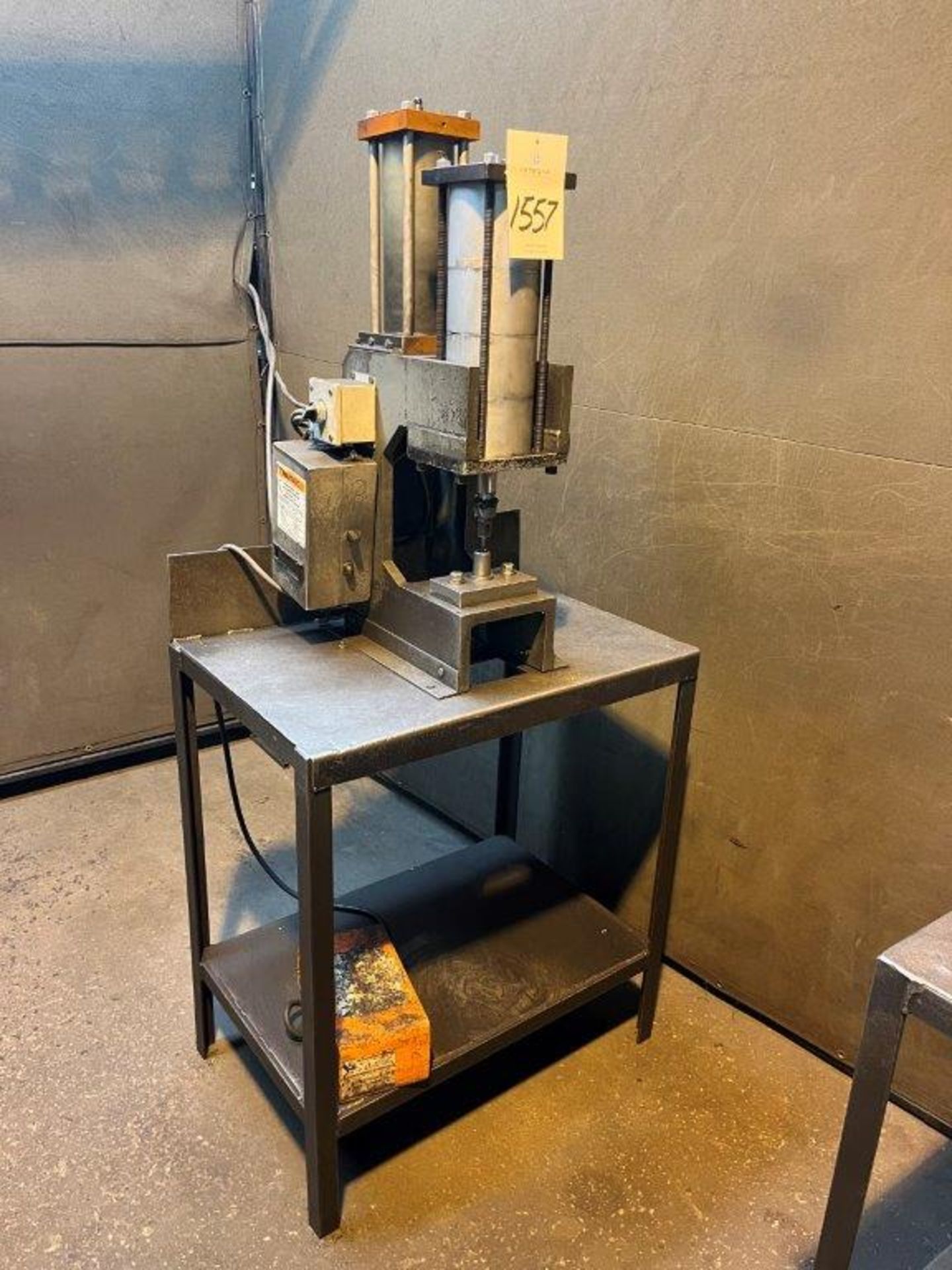 Pneumatic Bench Top Rivet Press