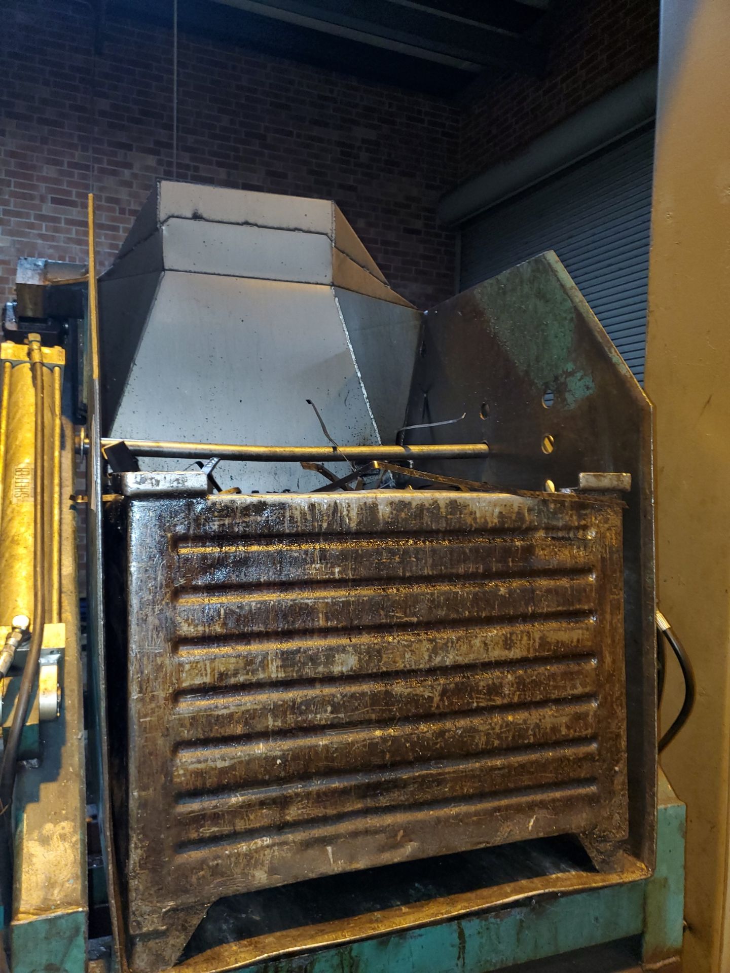 Hydraulic Bin Dumper - Image 3 of 3