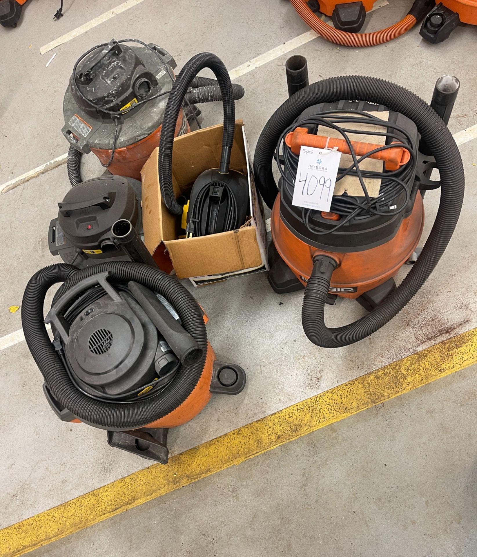 Lot of Ridgid & Stinger Shop Vacuums