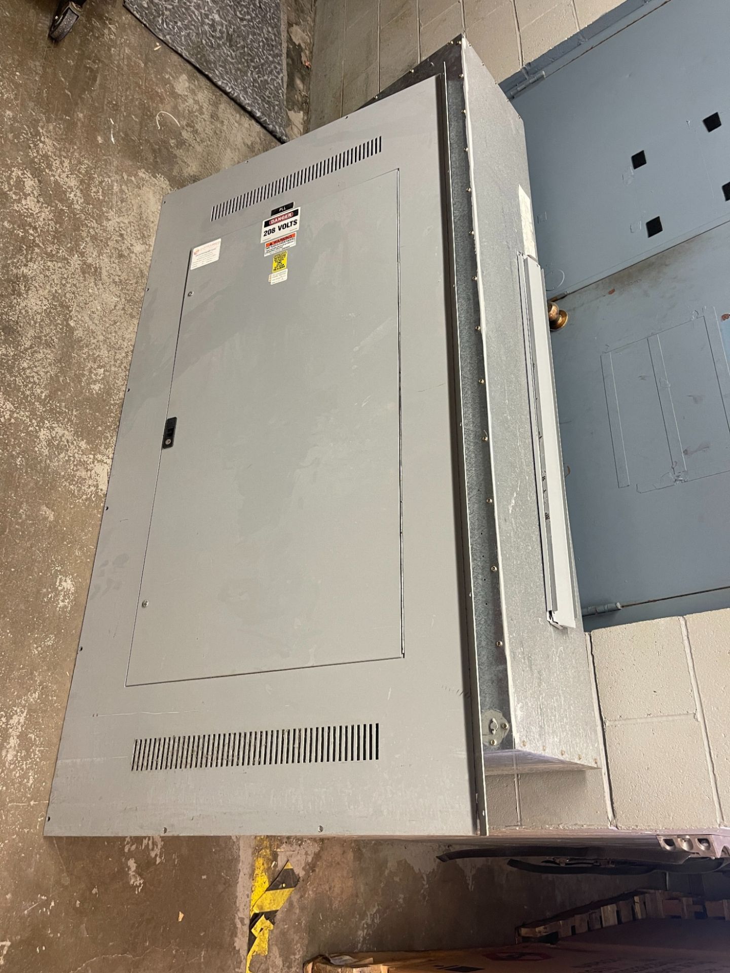 GE APNB2808FH2A Spectra Series Panelboard, 208Y/120V, with GE Panel Box - Image 2 of 3