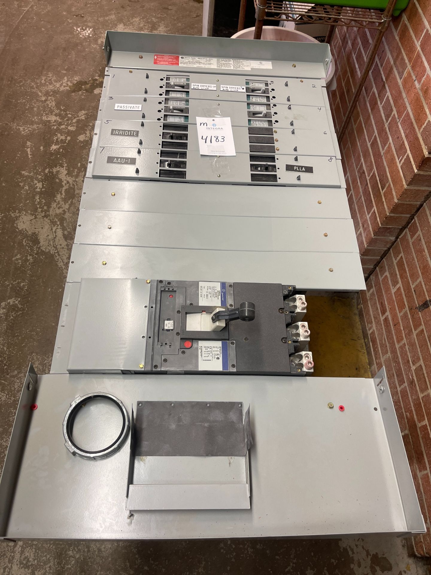 GE APNB2808FH2A Spectra Series Panelboard, 208Y/120V, with GE Panel Box