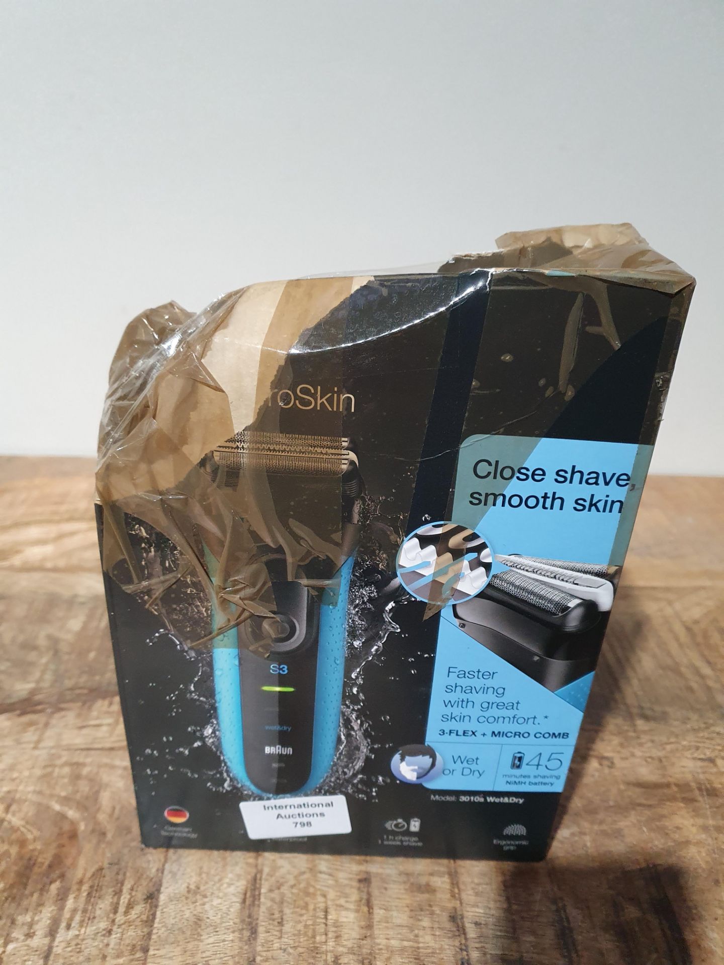 BRAUN PROSKIN CLOSE SHAVE SMOOTH SKIN RRP £50Condition ReportAppraisal Available on Request - All - Image 2 of 2