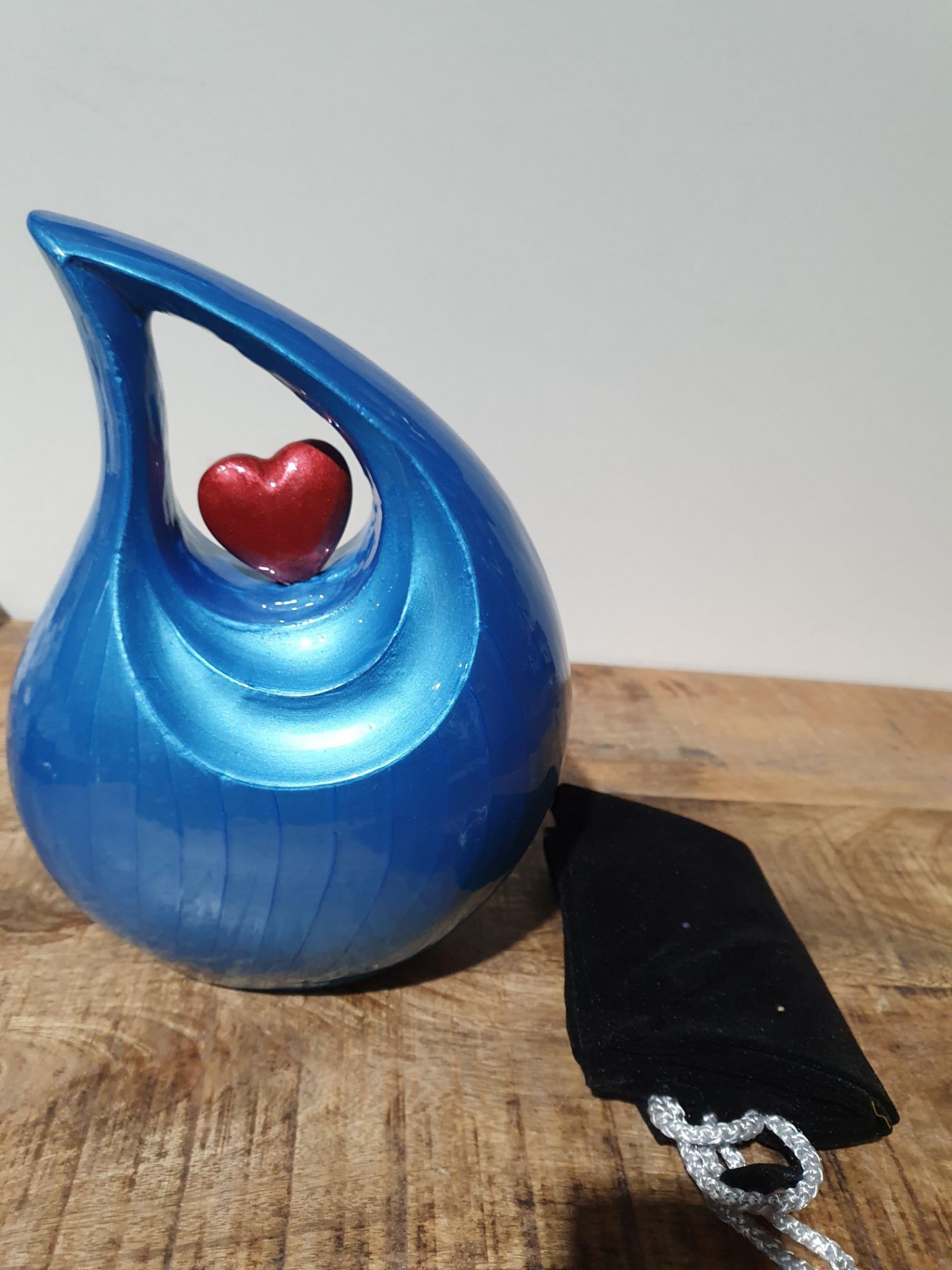 BLUE URN WITH LOVE HEART RRP £50Condition ReportAppraisal Available on Request - All Items are