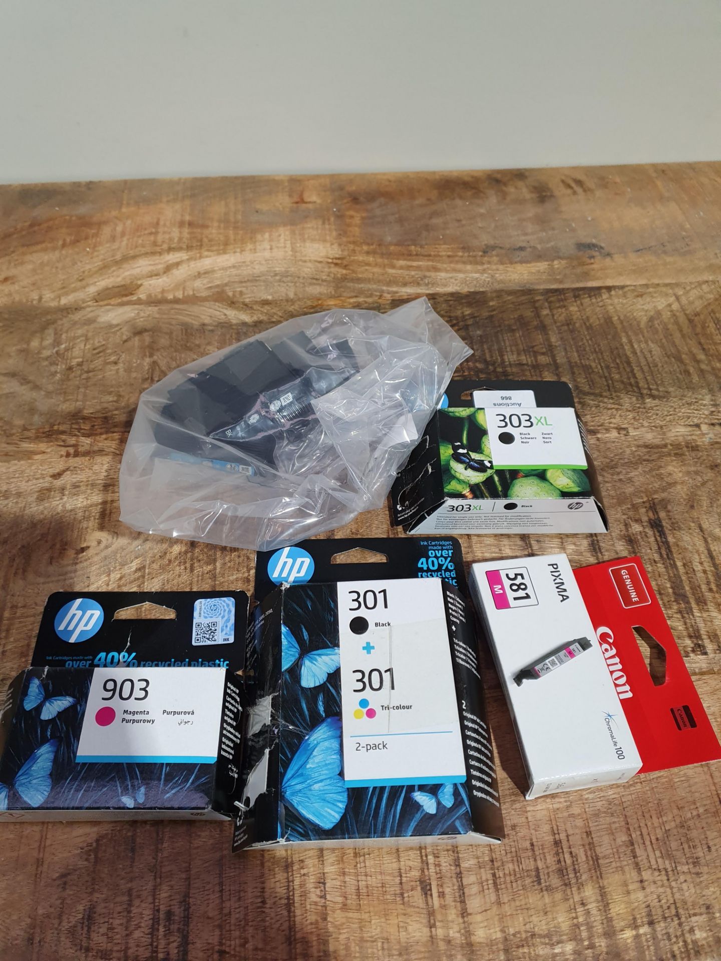 X 5 INKS HP 903, 301, 303, CANON 581 AND OTHERCondition ReportAppraisal Available on Request - All