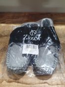 X 1 PAIR MENS GREY SLIPPERS RRP £11Condition ReportAppraisal Available on Request - All Items are