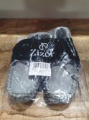 X 1 PAIR MENS GREY SLIPPERS RRP £11Condition ReportAppraisal Available on Request - All Items are