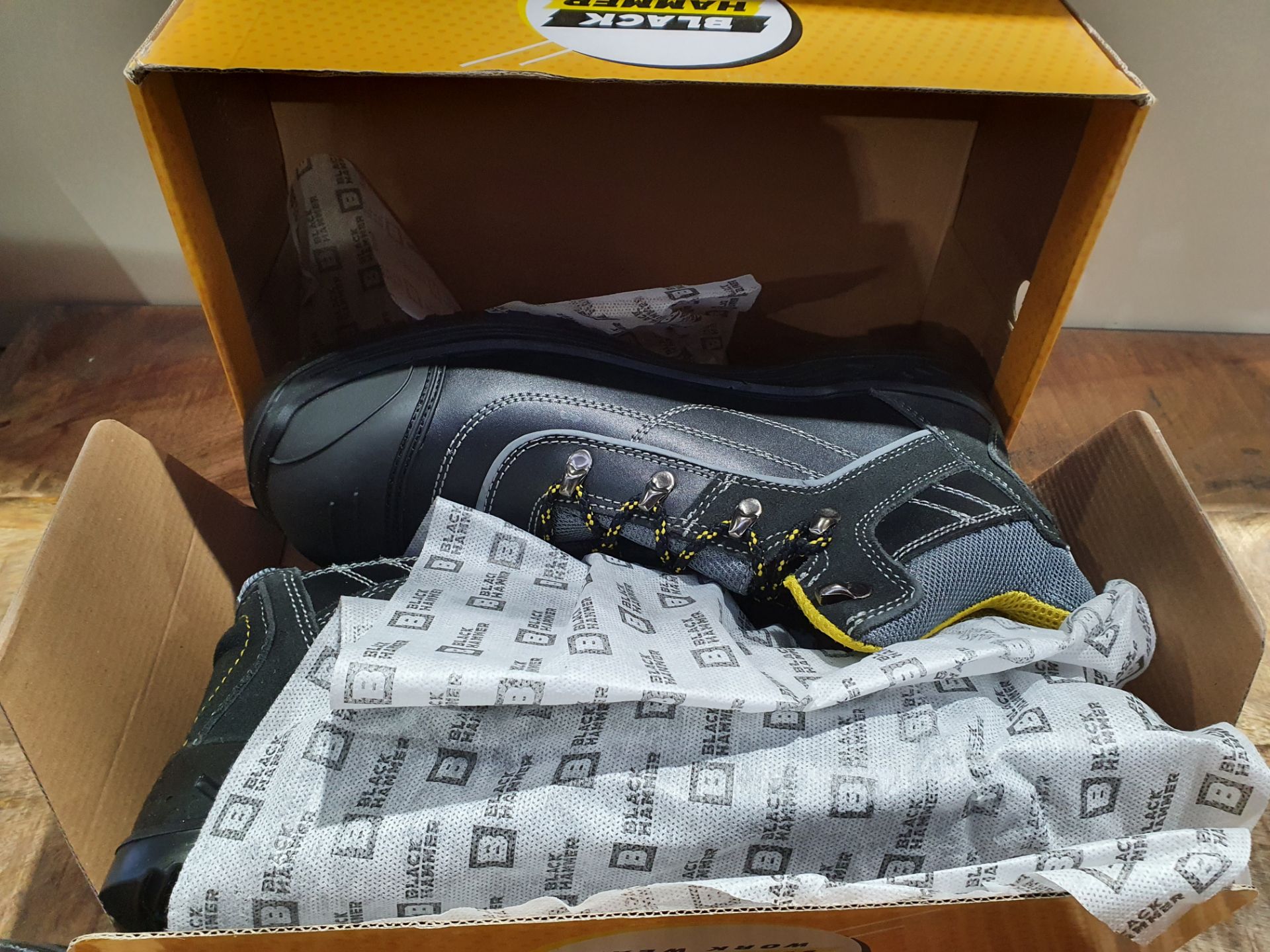 RRP £41.99 Black Hammer Mens Safety Boots Work Waterproof Shoes - Image 2 of 2