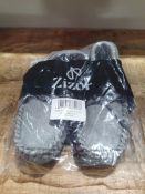 X 1 PAIR MENS GREY SLIPPERS RRP £11Condition ReportAppraisal Available on Request - All Items are