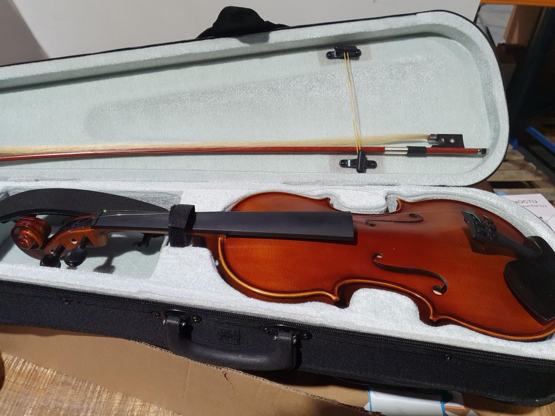 RRP £83.35 Vangoa 4/4 Solid Wood Violin Full Size Acoustic Fiddle - Image 2 of 2