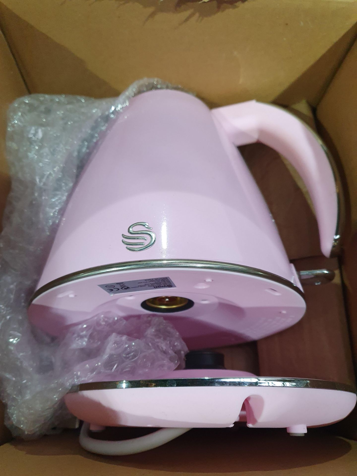 SWAN PINK KETTLECondition ReportAppraisal Available on Request - All Items are Unchecked/Untested