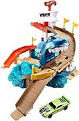 RRP £29.99 Hot Wheels BGK04 Track Eater Shark Toy Car, 0 [Amazon Exclusive]