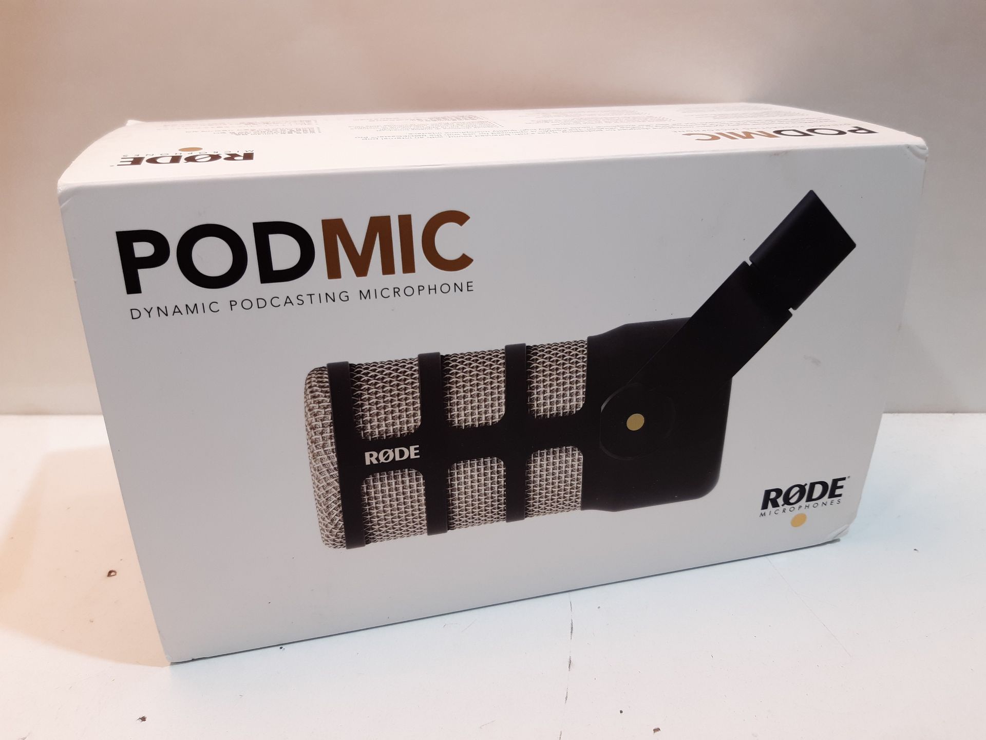 RRP £89.00 R DE PodMic Broadcast-quality Dynamic Microphone with - Image 2 of 2