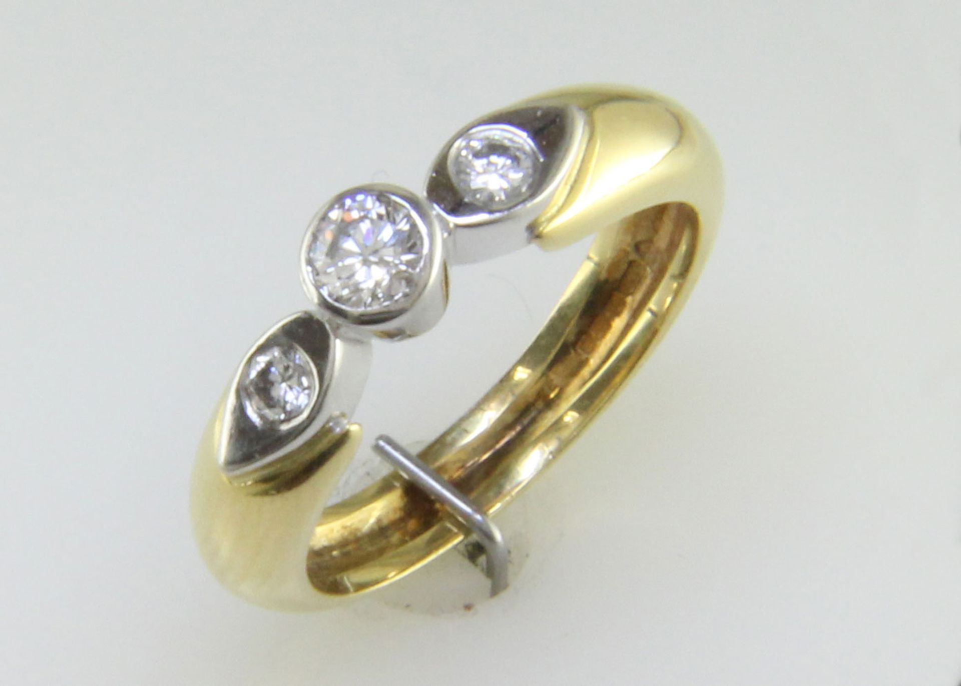 18ct Single Stone Rub Over Stone Set Shoulder Diamond Ring D SI 0.41 Carats - Valued by GIE £10, - Image 5 of 8