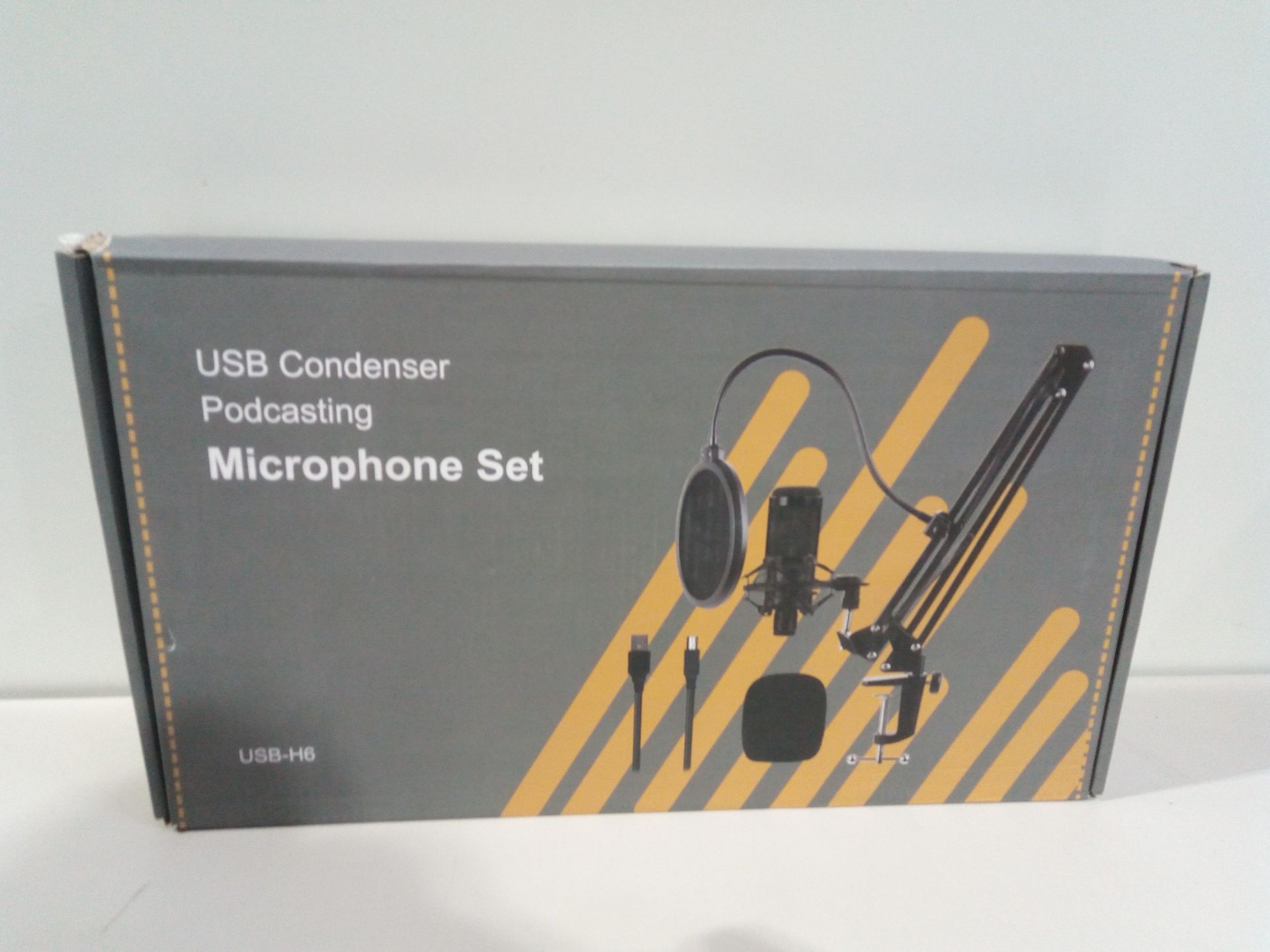RRP £27.98 USB Podcasting Microphone Kit - Image 2 of 2