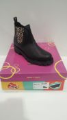 RRP £25 Boxed Ladies Black Boots UK Size 4