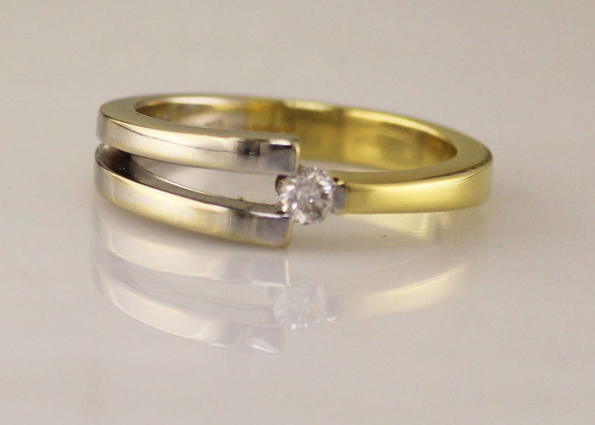 18ct Single Stone Two Tone Diamond Set Ring 0.13 Carats - Valued by AGI £2,355.00 - A beautiful - Image 7 of 8