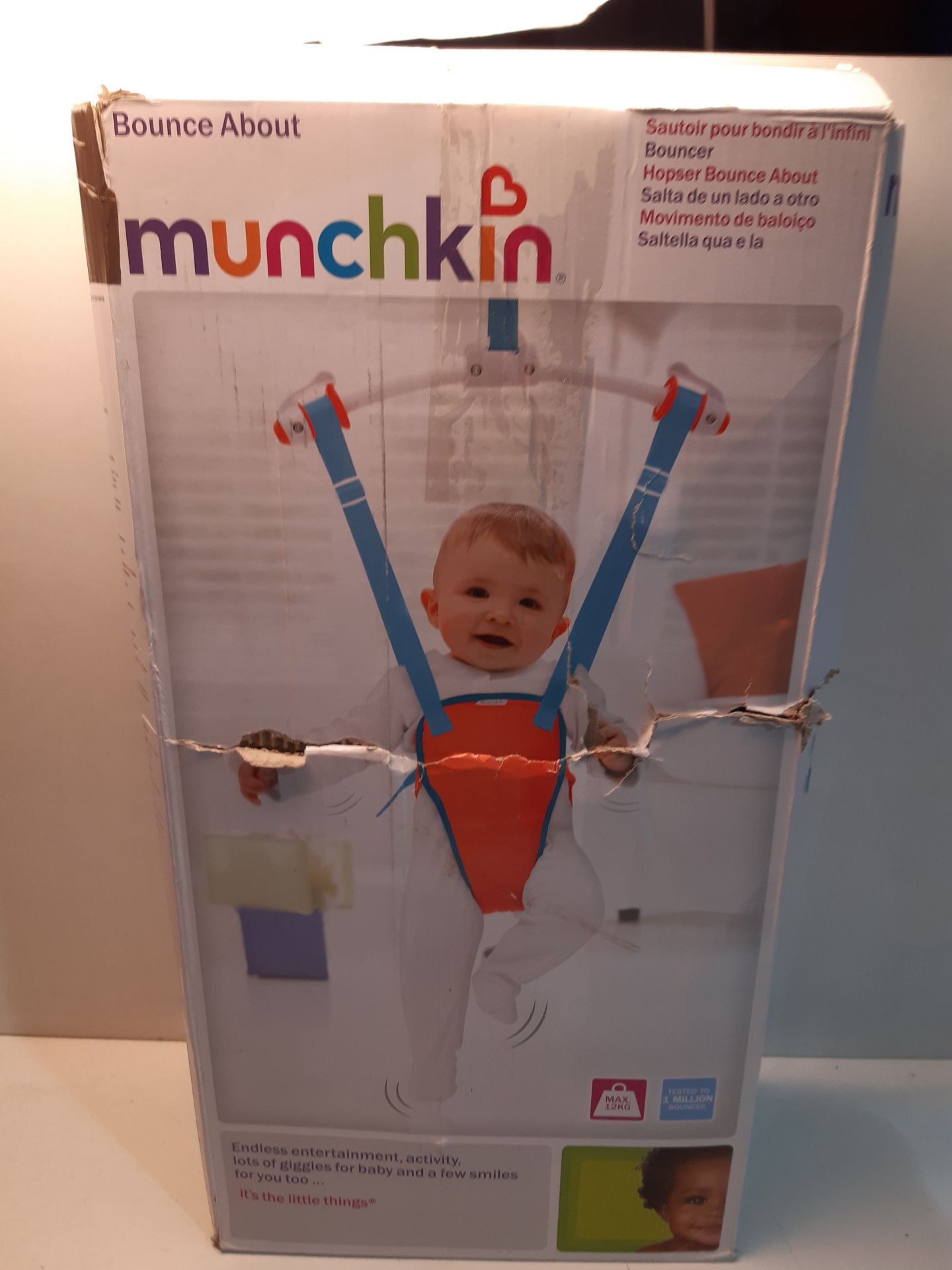 RRP £28.37 Munchkin Bounce About Baby Door Bouncer - Red/Blue - Image 4 of 4