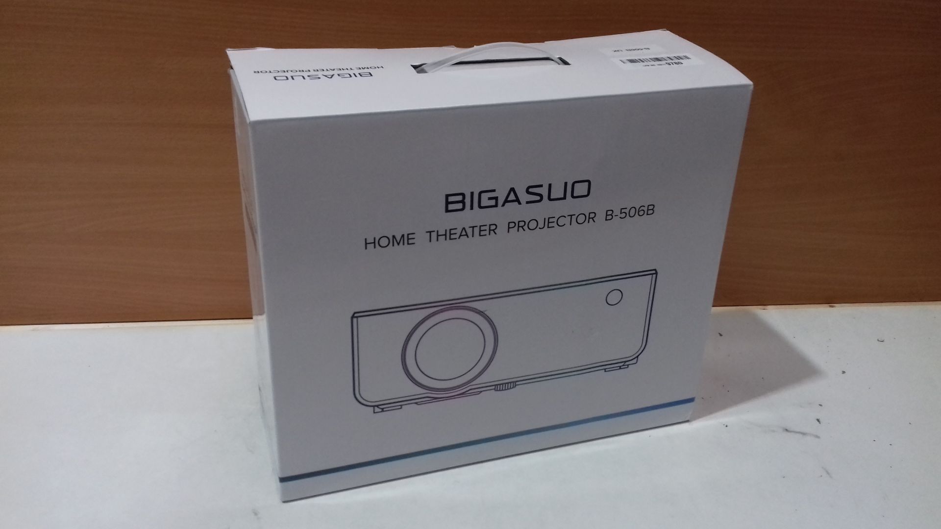 RRP £161.99 Native 1080P Bluetooth Projector with 100'' Screen - Image 2 of 2