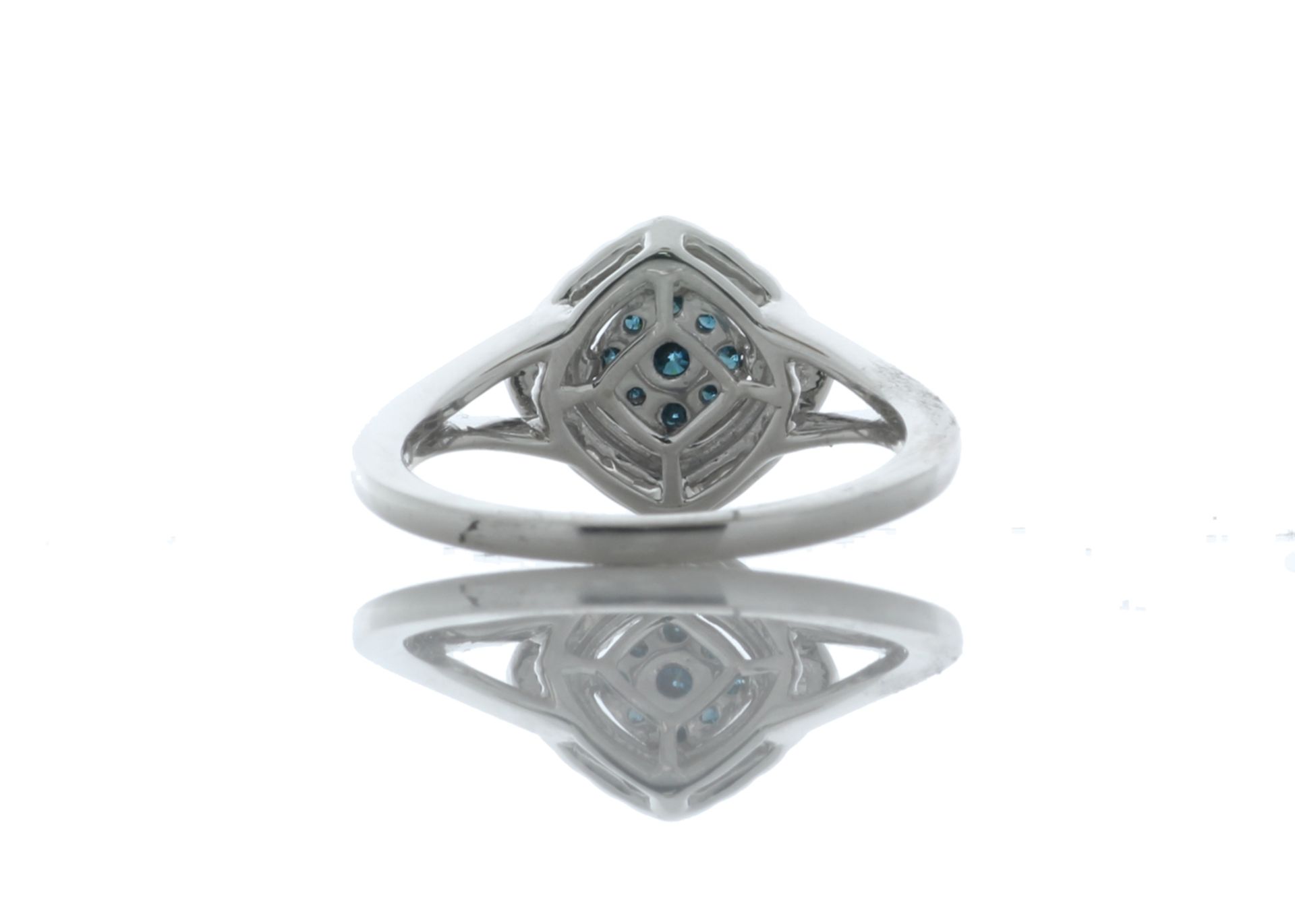 9ct White Diamond Ring 0.15 Carats - Valued by GIE £1,655.00 - 9ct White Diamond Ring 0.15 Colour- - Image 3 of 5