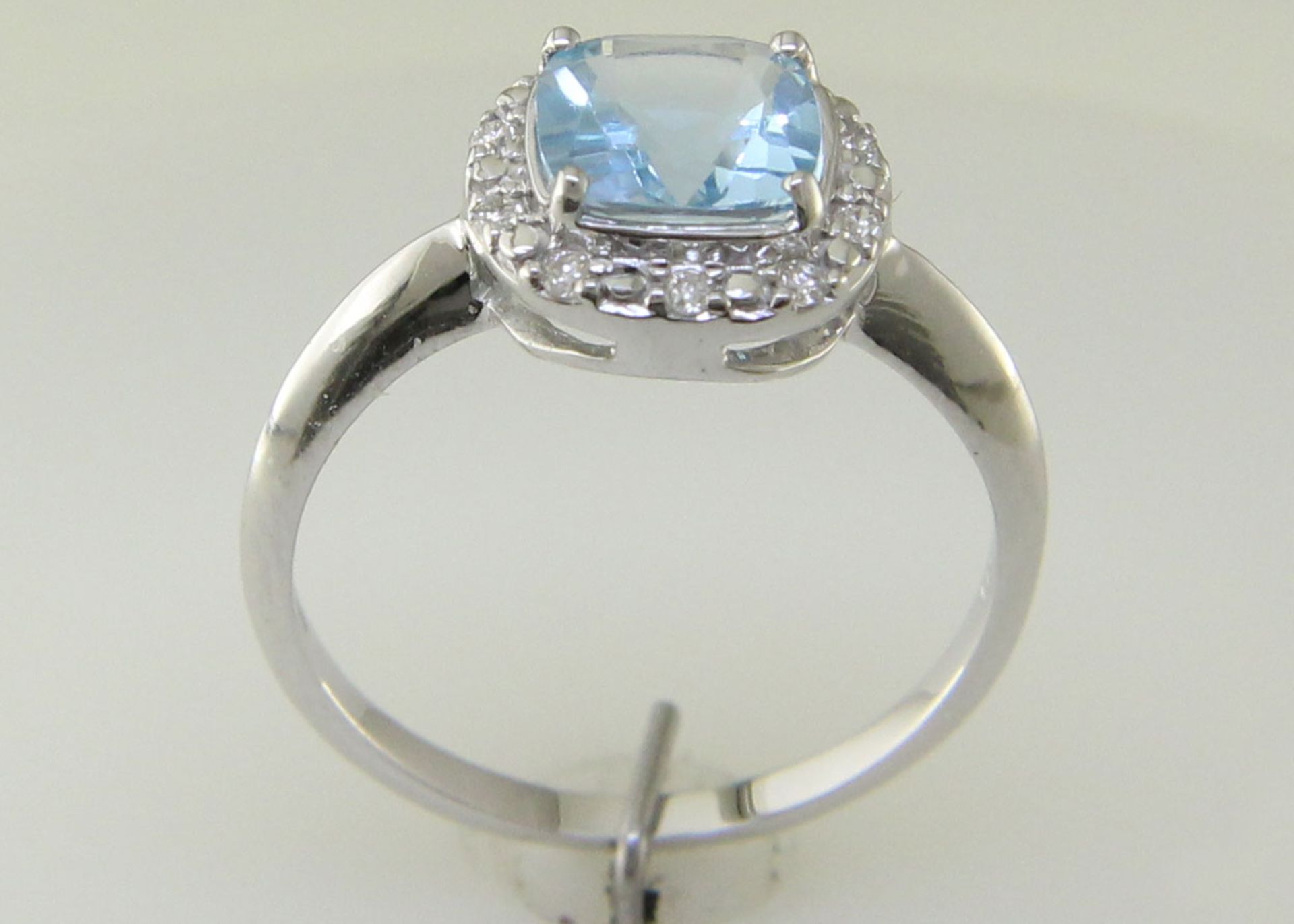 9ct White Gold Diamond And Blue Topaz Ring 0.10 Carats - Valued by GIE £1,920.00 - A stunning - Image 5 of 9