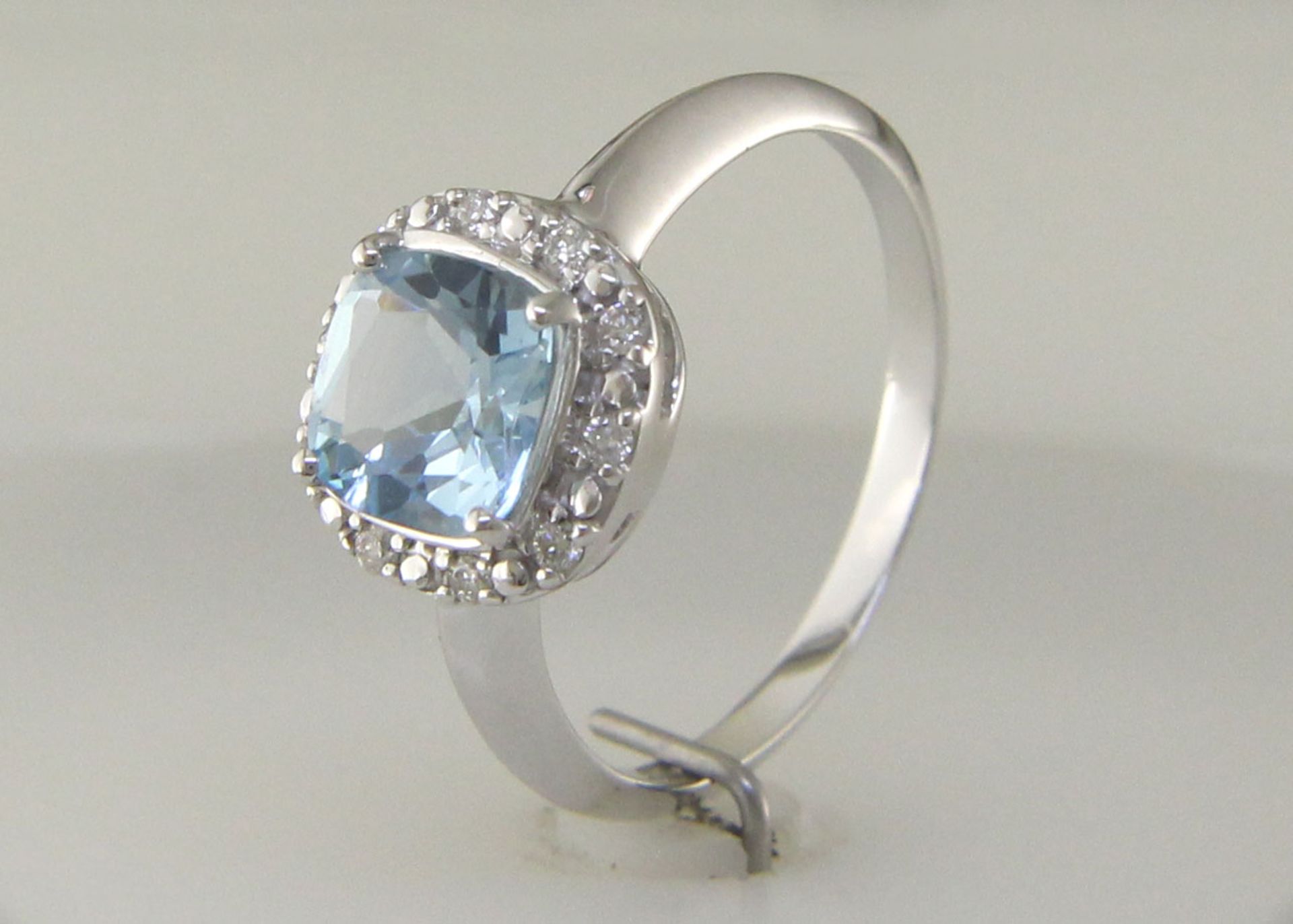 9ct White Gold Diamond And Blue Topaz Ring 0.10 Carats - Valued by GIE £1,920.00 - A stunning - Image 7 of 9