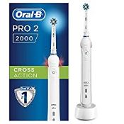RRP £34.99 Oral-B Pro 2 CrossAction Electric Toothbrush