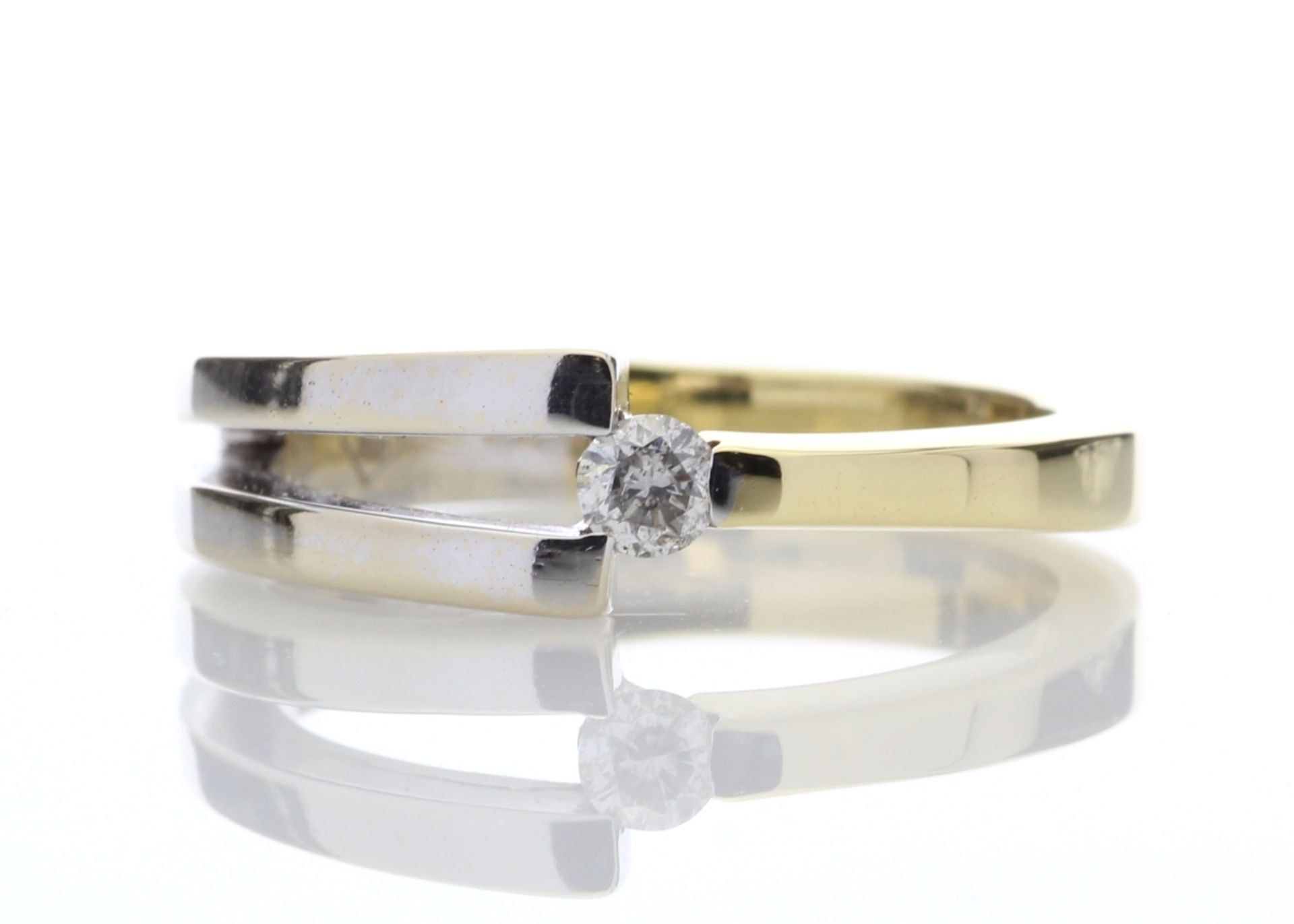 18ct Single Stone Two Tone Diamond Set Ring 0.13 Carats - Valued by AGI £2,355.00 - A beautiful
