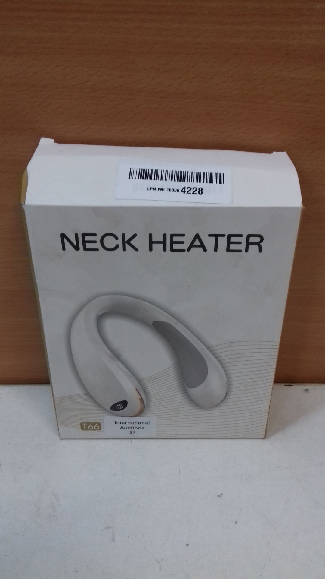 RRP £23.99 Portable Hanging Neck Heater - Image 2 of 2