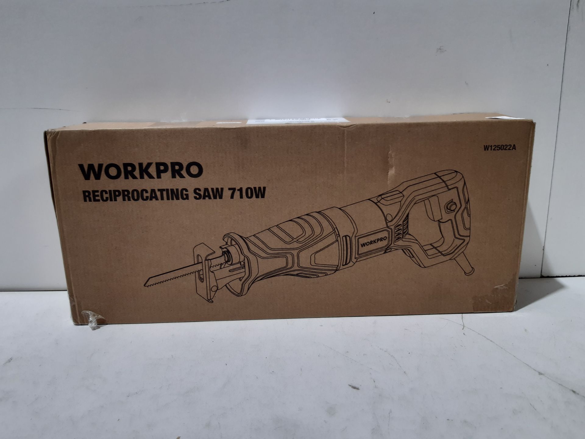 RRP £40.99 WORKPRO 710W Reciprocating Saw with 4 Saw Blades - Image 2 of 2