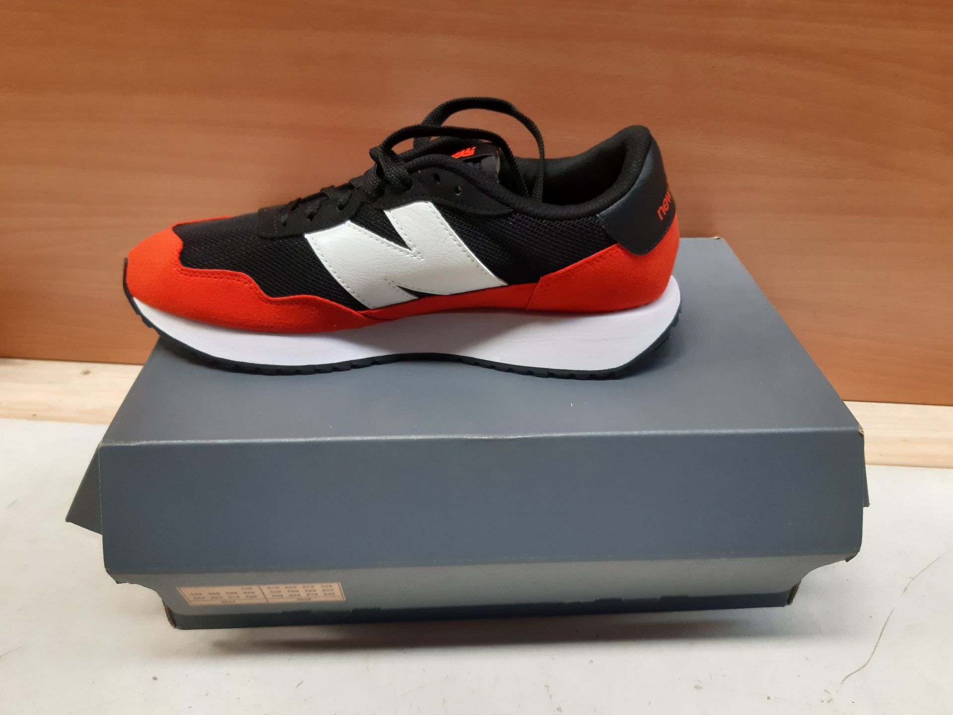 RRP £59.20 New Balance Chaussures winter athletics - Image 2 of 2