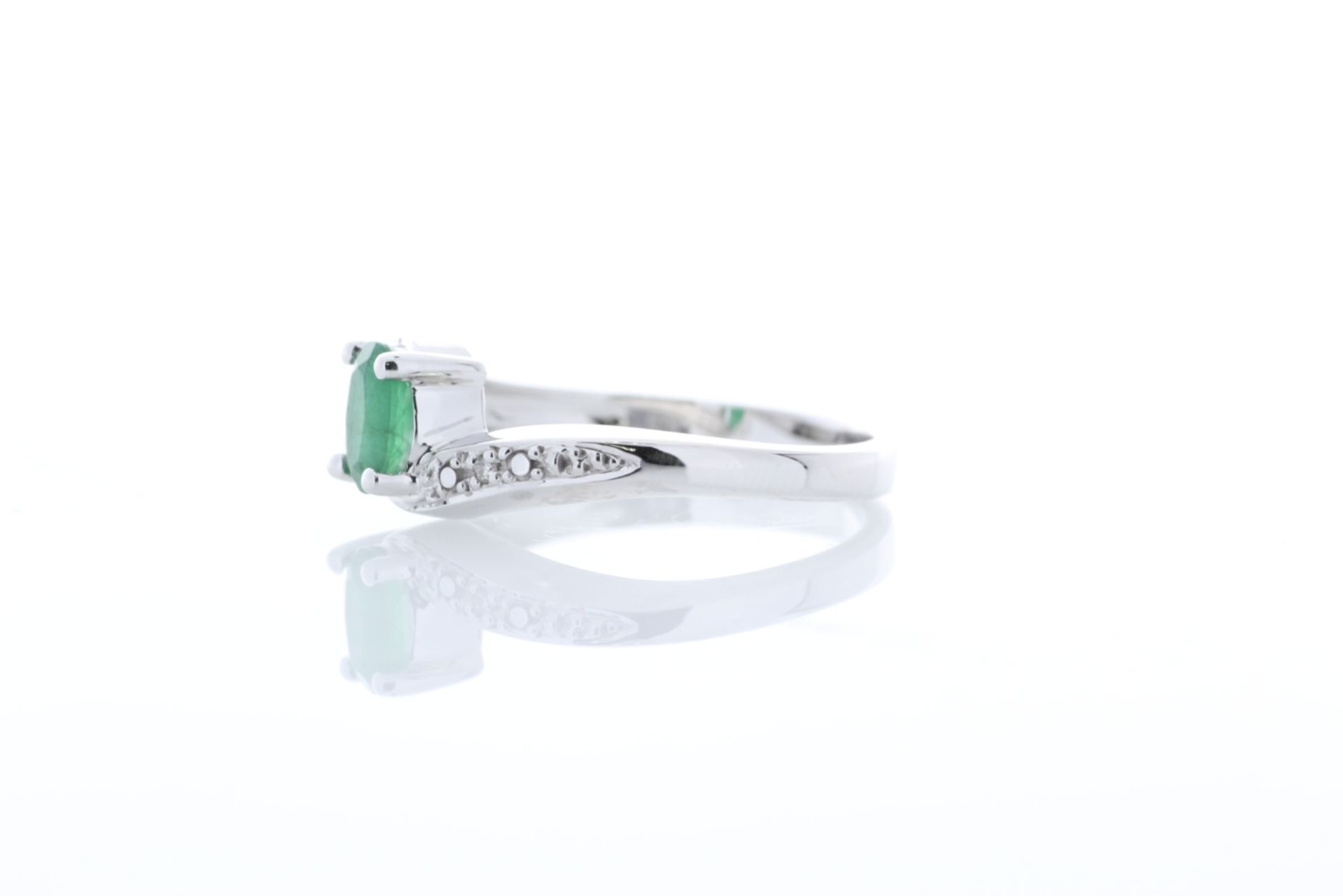 9ct White Gold Diamond And Emerald Ring 0.01 Carats - Valued by AGI £905.00 - 9ct White Gold Diamond - Image 2 of 4