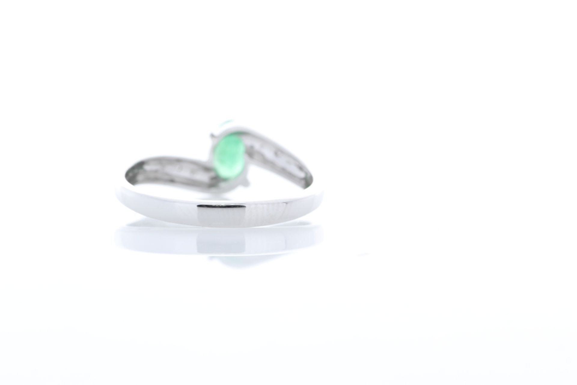 9ct White Gold Diamond And Emerald Ring 0.01 Carats - Valued by AGI £905.00 - 9ct White Gold Diamond - Image 3 of 4