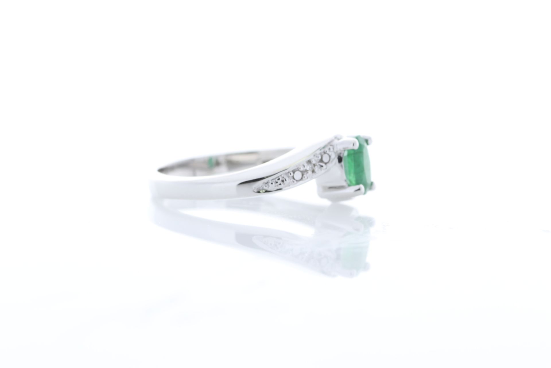 9ct White Gold Diamond And Emerald Ring 0.01 Carats - Valued by AGI £905.00 - 9ct White Gold Diamond - Image 4 of 4