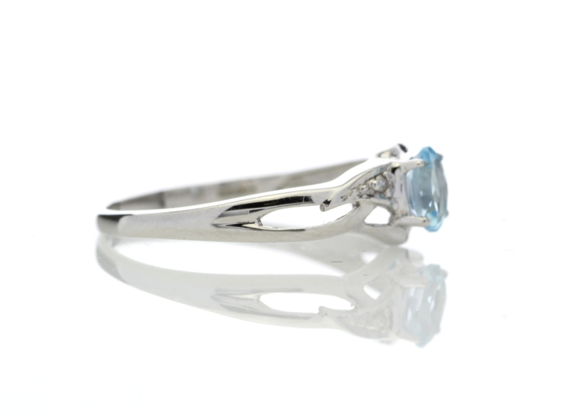 9ct White Gold Fancy Cluster Diamond And Blue Topaz Ring 0.01 Carats - Valued by GIE £609.00 - 9ct - Image 3 of 5