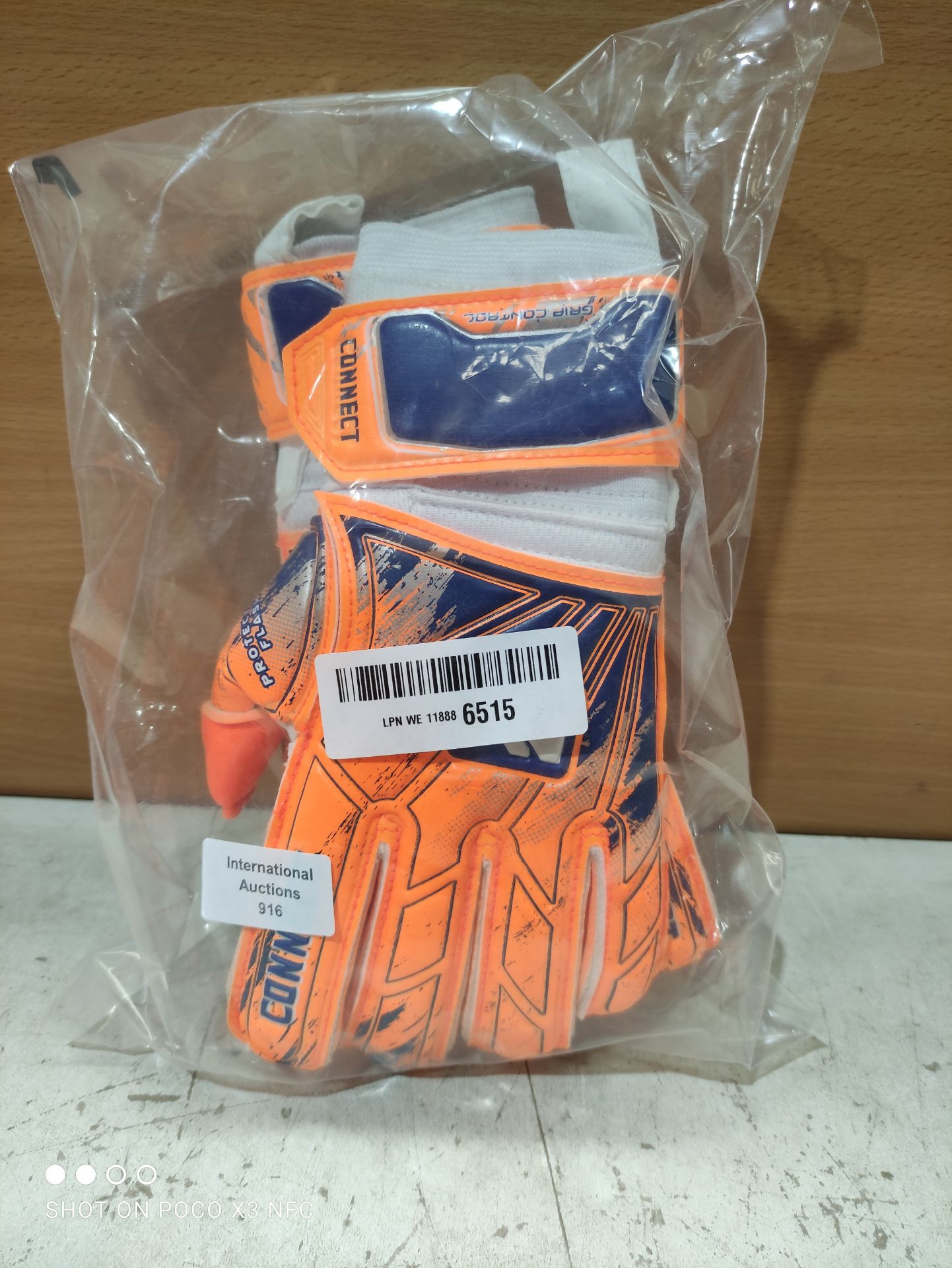 RRP £16.50 Goalkeeper Gloves Quality Grip - Image 2 of 2