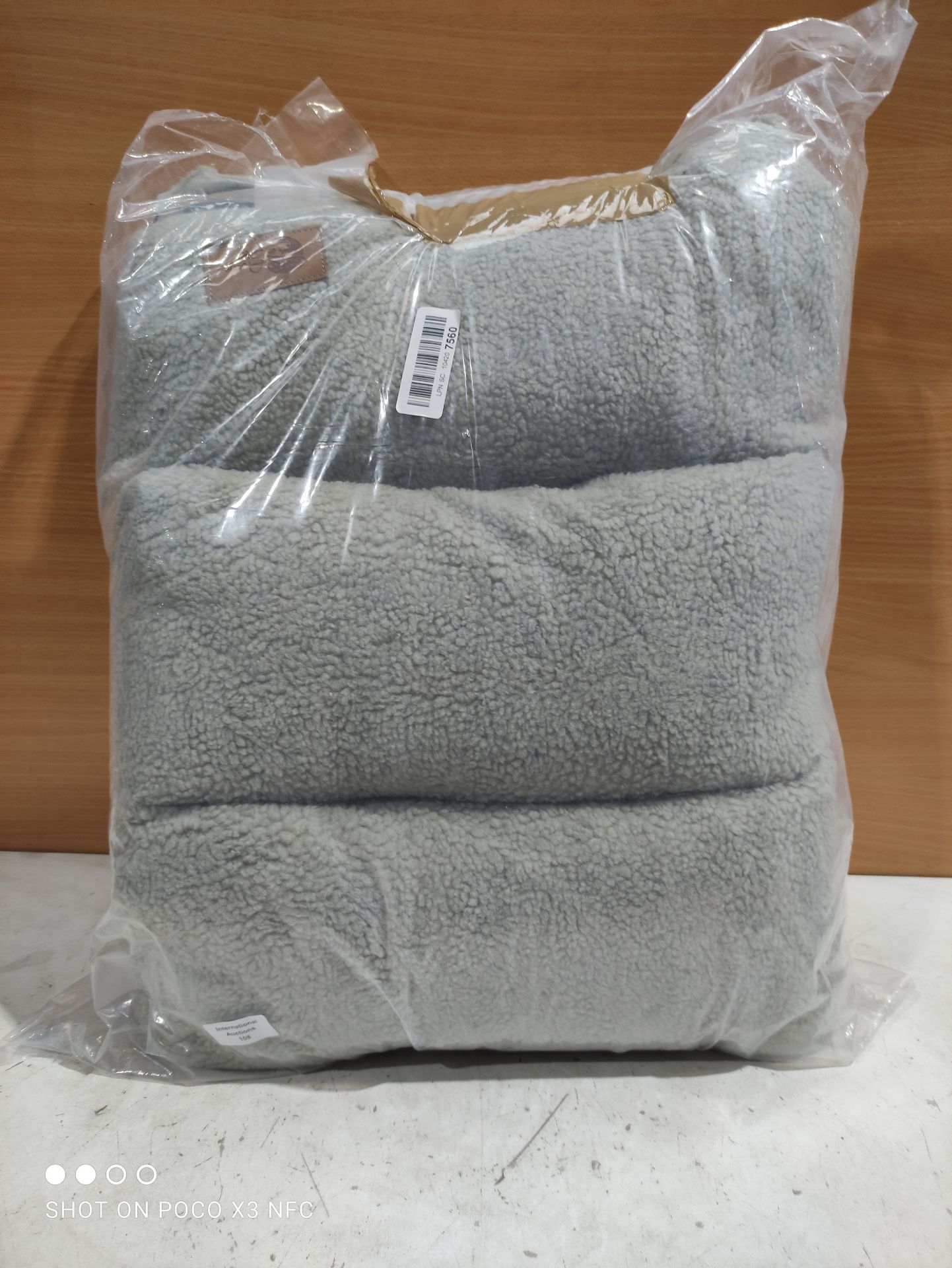 RRP £32.99 AcornPets B-105 Large Grey Dog Cat Bed Pet Pillow - Image 2 of 2