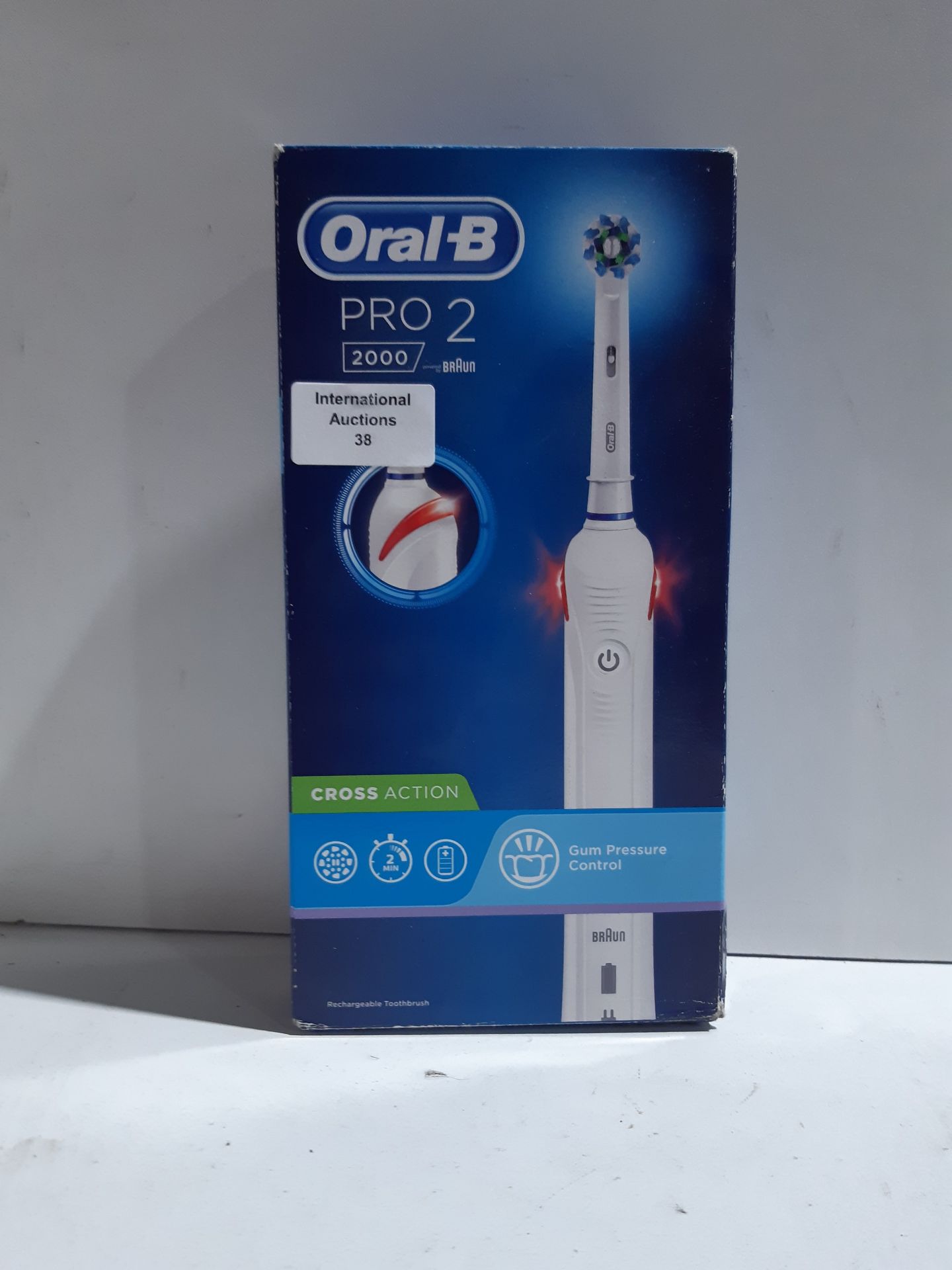 RRP £34.99 Oral-B Pro 2 CrossAction Electric Toothbrush - Image 2 of 2