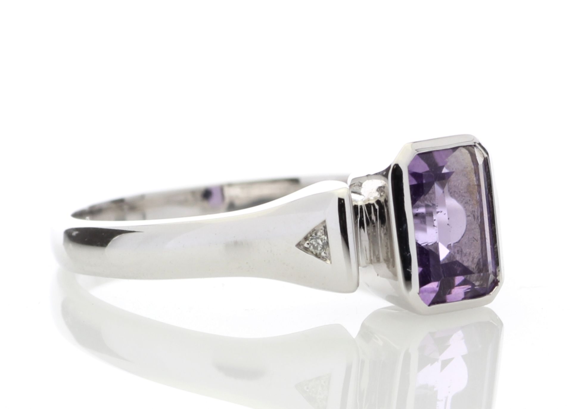 9ct White Gold Amethyst Ring 0.99 Carats - Valued by AGI £790.00 - 9ct White Gold Amethyst Ring 0.99 - Image 3 of 4