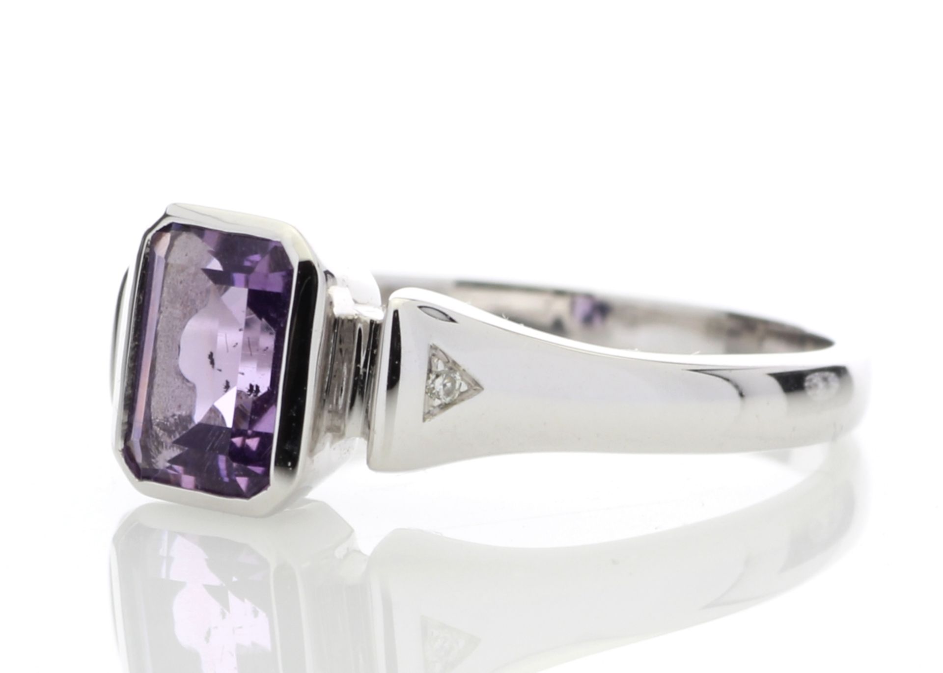 9ct White Gold Amethyst Ring 0.99 Carats - Valued by AGI £790.00 - 9ct White Gold Amethyst Ring 0.99 - Image 4 of 4