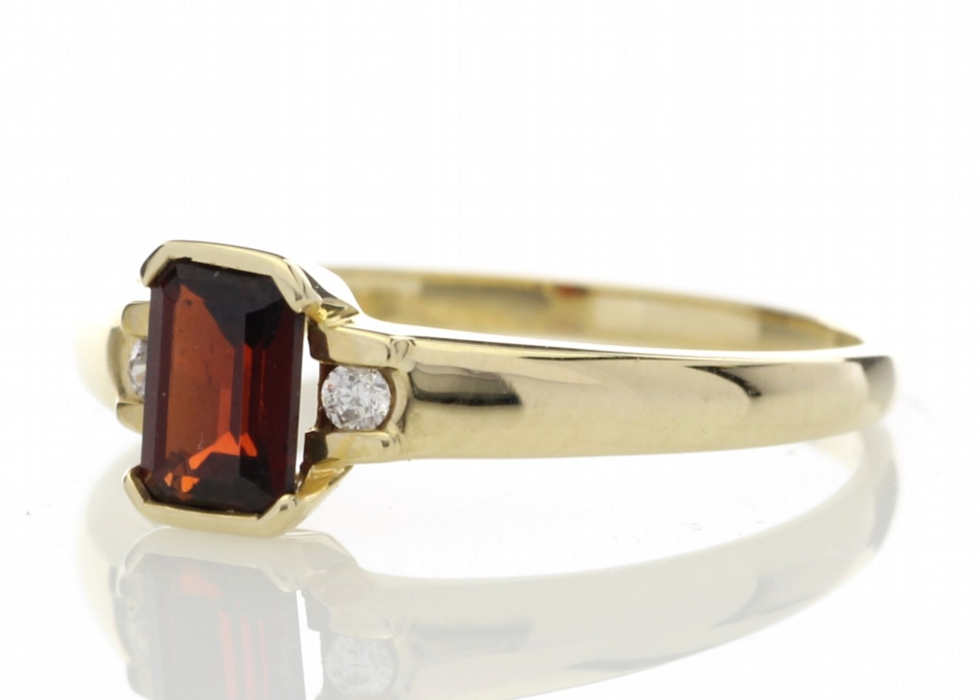 9ct Yellow Gold Emerald Cut Garnet Diamond Ring 0.05 Carats - Valued by GIE £1,445.00 - 9ct Yellow - Image 2 of 5